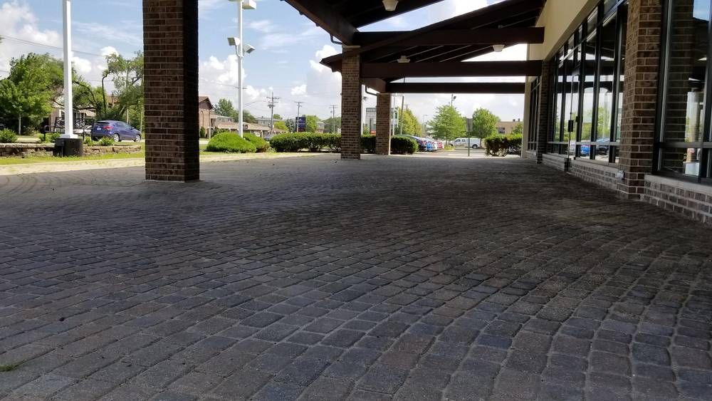 Auto Dealer / Service Facility: 6420 Joliet Rd, Countryside, IL 60525